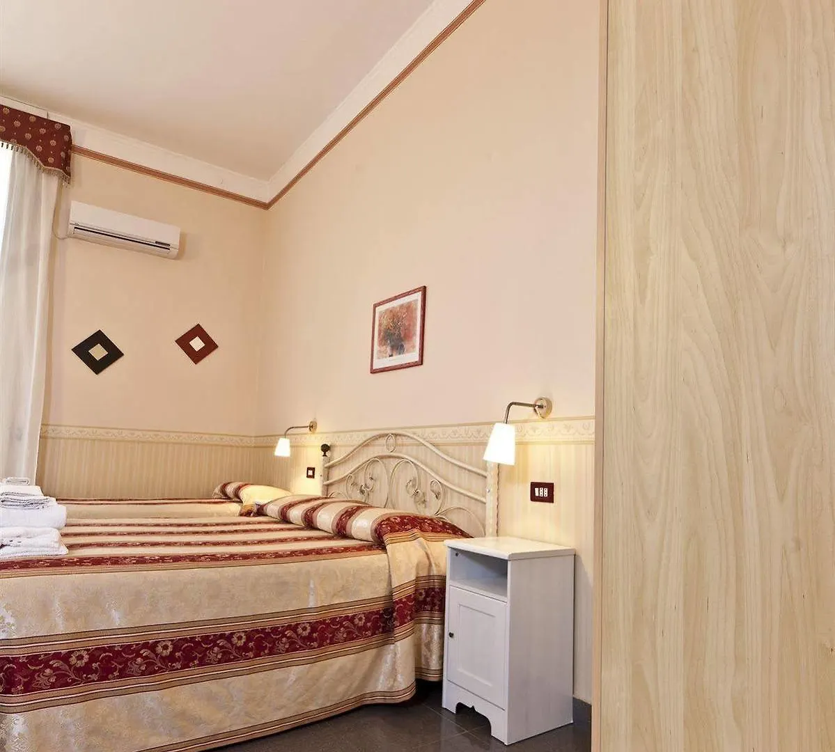 Bnb Napoli 3*,  Italia